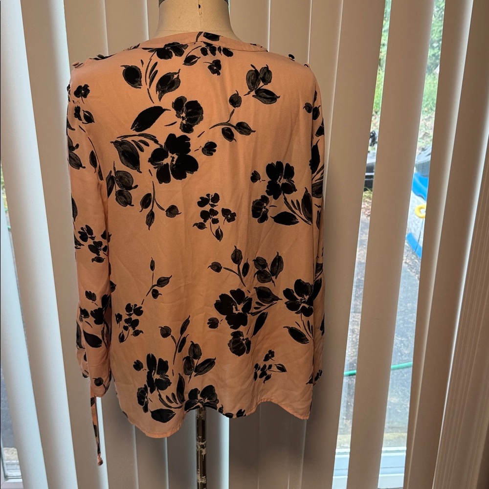 Zac & Rachel Pink and Black Floral Blouse size XL in excellent condition
136/3t - Picture 10 of 16